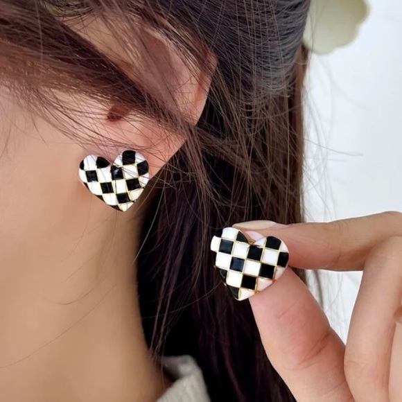 Mackenzie ♠️ Stud Earrings - Picture 1 of 3